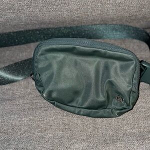 Lululemon Everywhere Belt Bag in Teal